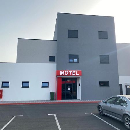 Belamionix Motel Bosanski Samac エクステリア 写真