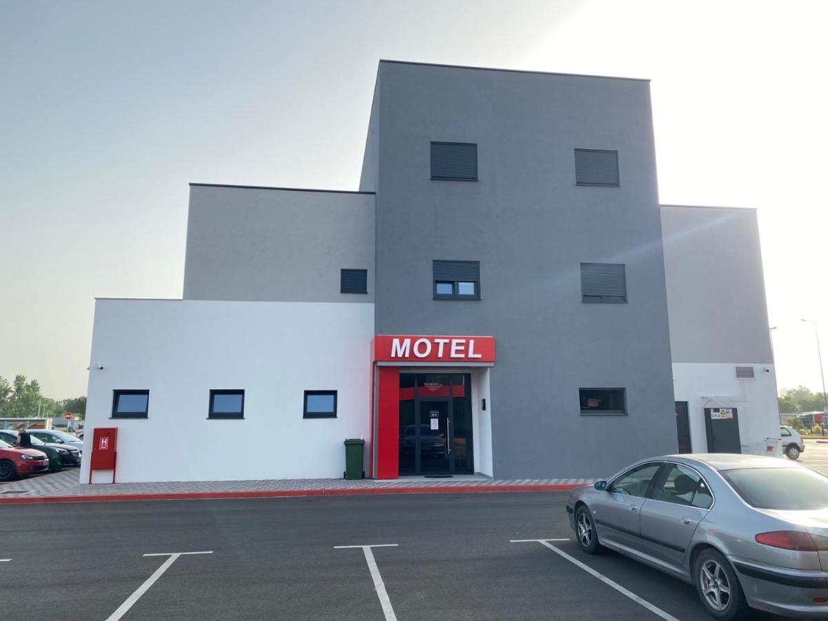 Belamionix Motel Bosanski Samac エクステリア 写真